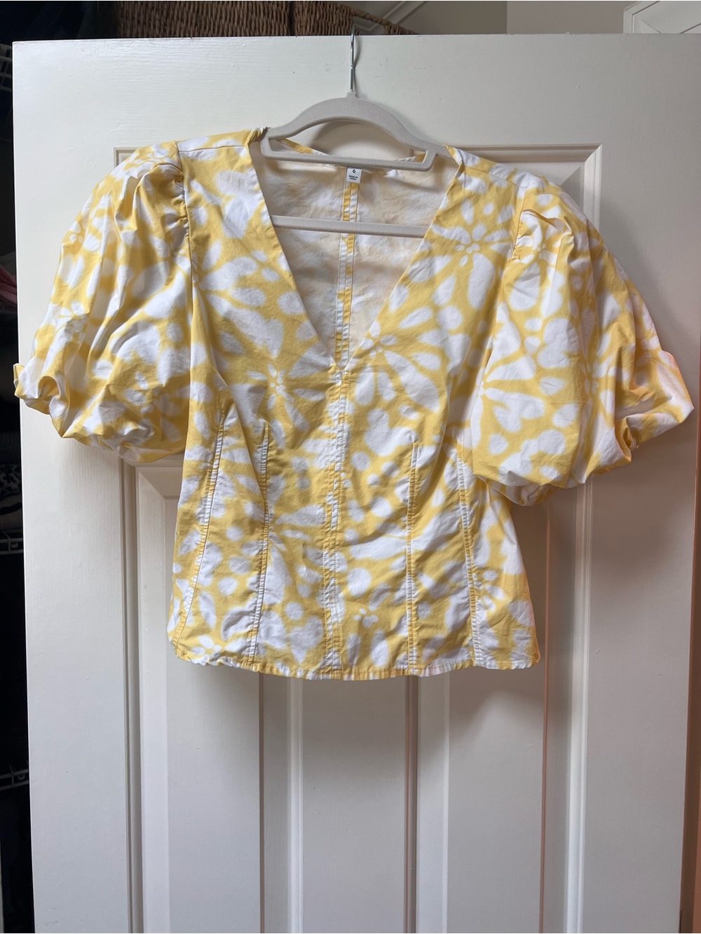 EXPRESS- Yellow Floral Puff-Sleeve V-Neck Top